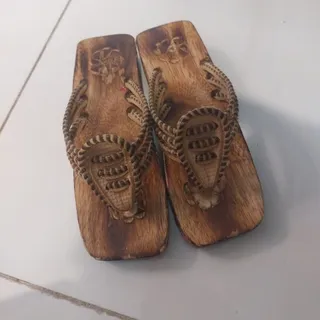 دمپایی چوبی