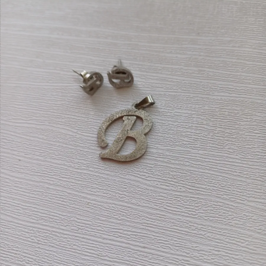 گردنبند حرف