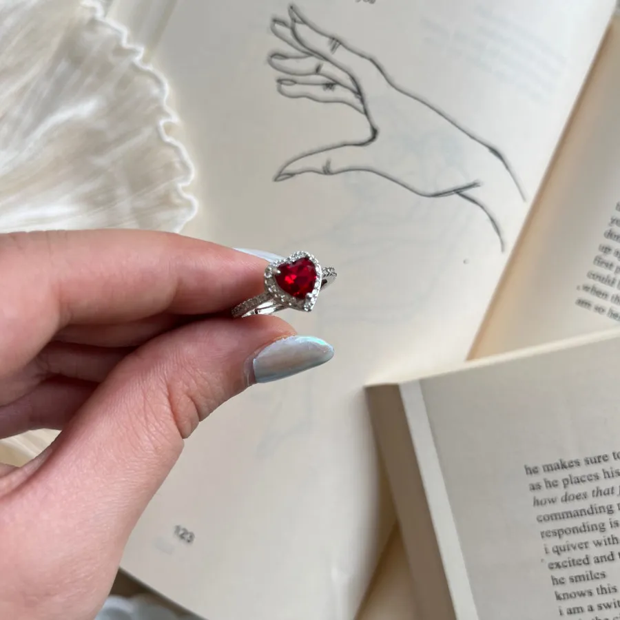 انگشتر جواهری قلب قرمز