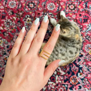 انگشتر طلایی L