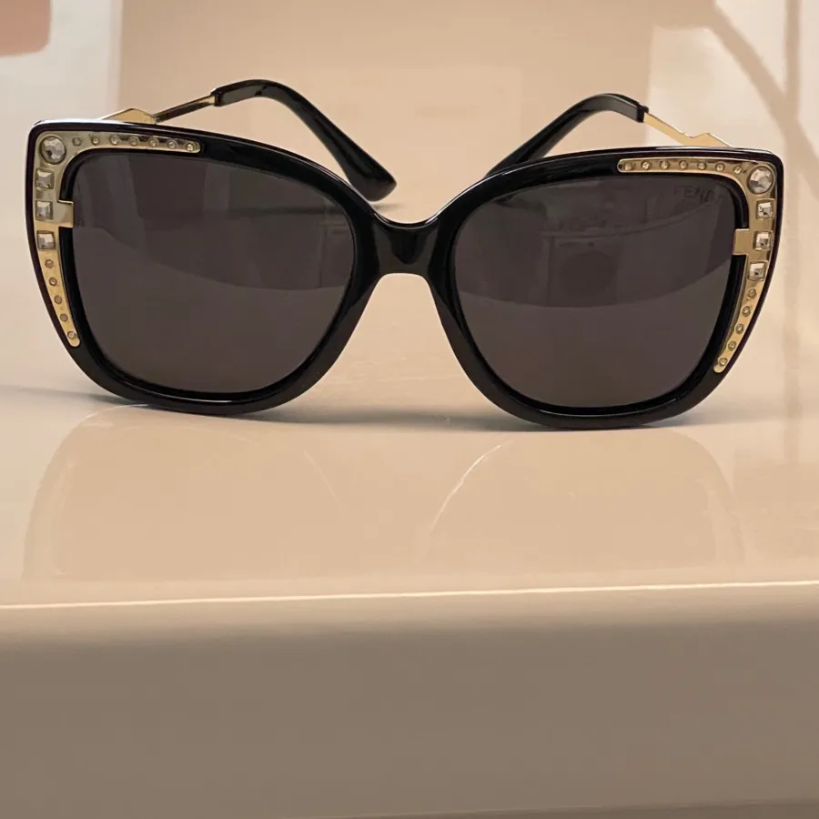 عینک برند fendi