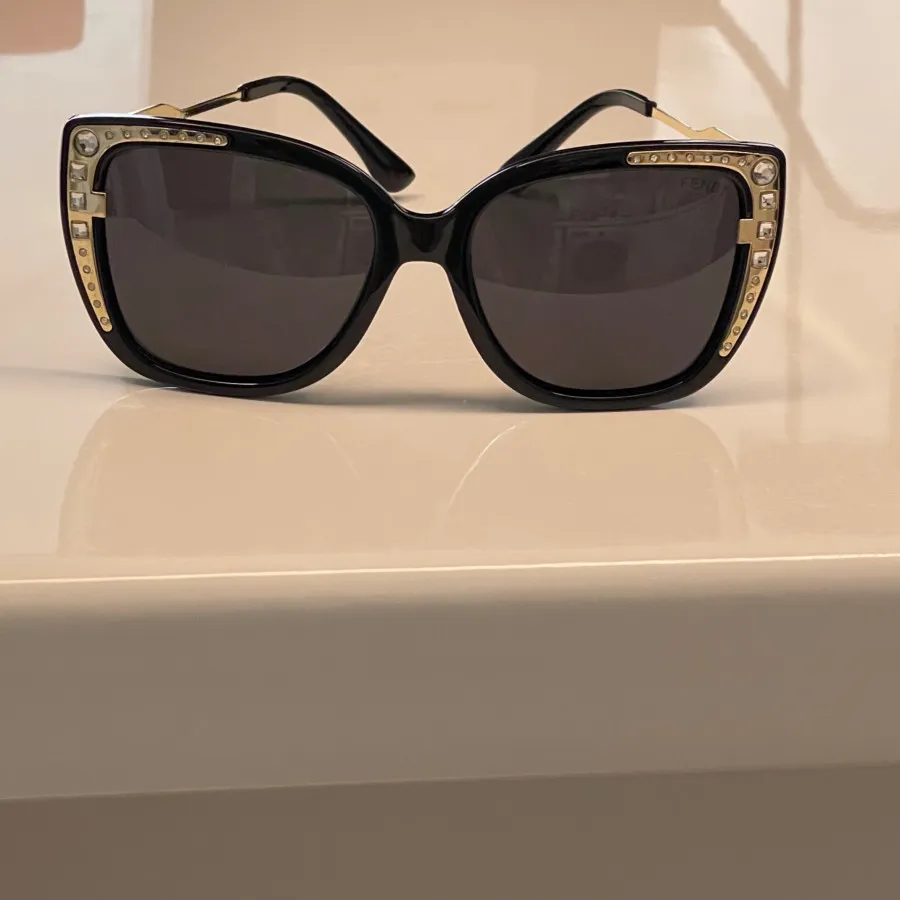 عینک برند fendi