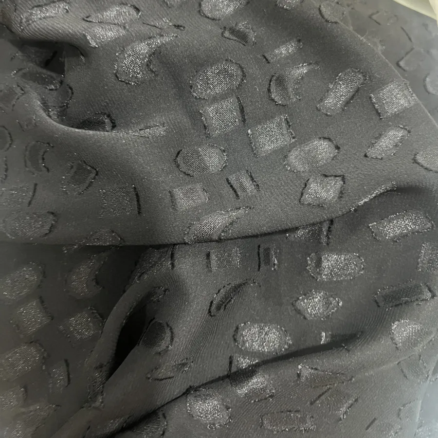 یک قواره چادر مشکی