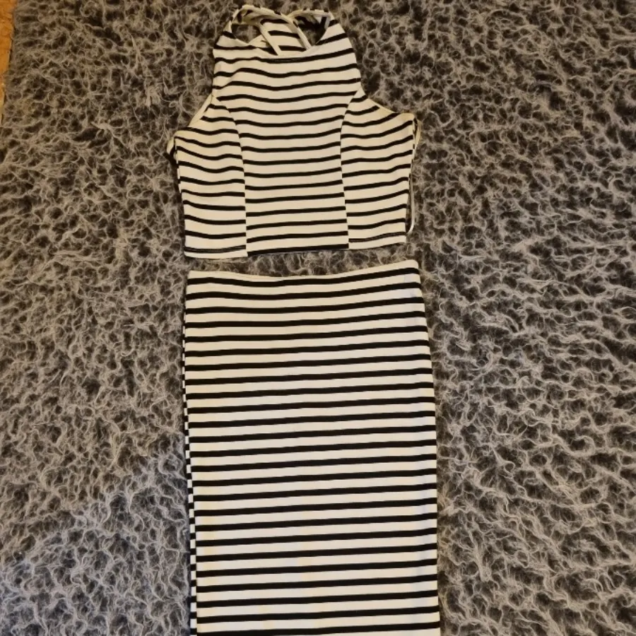 ست کراپ و دامن