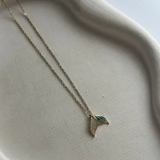 گردنبند دم وال