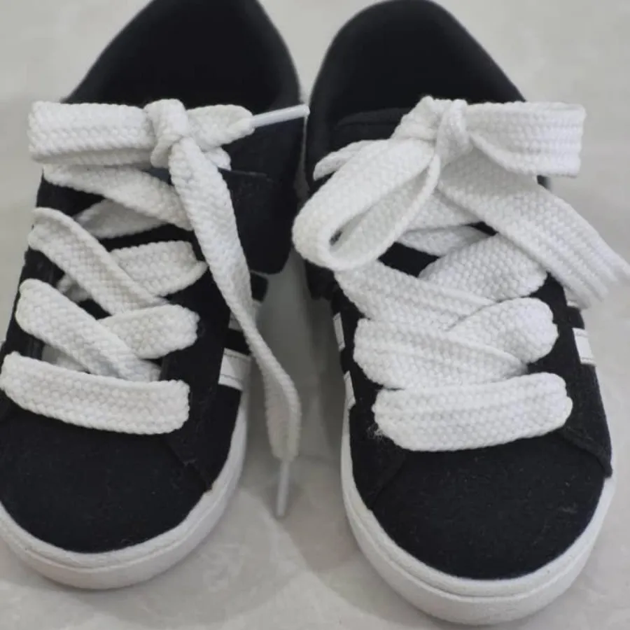 کفش بچگانه کاملا نو