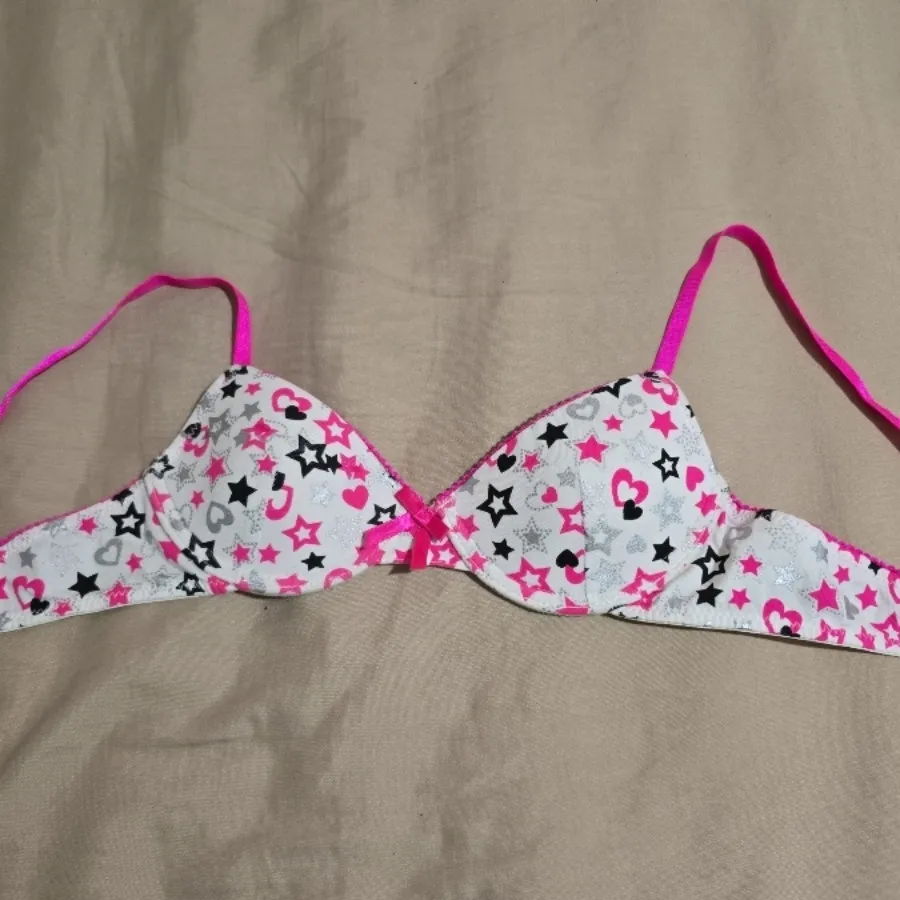 سوتین دخترانه خیلی کوچک