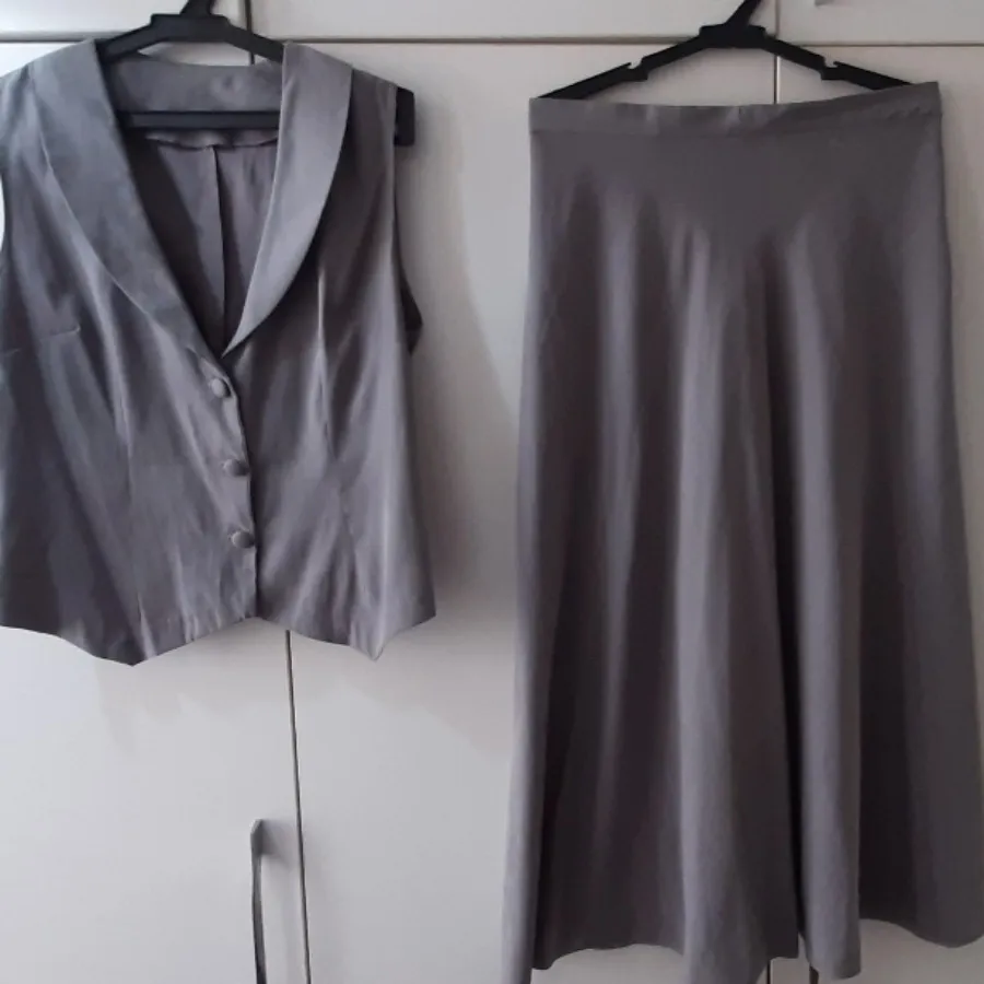 جلیقه و دامن سایز 42