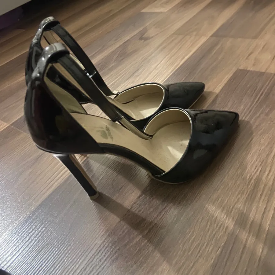 کفش پاشنه بلند