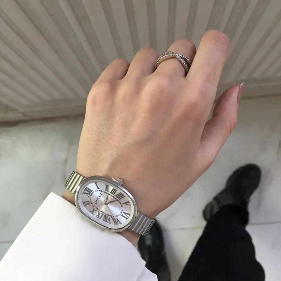 ساعت مچی گوچی بیضی رومی