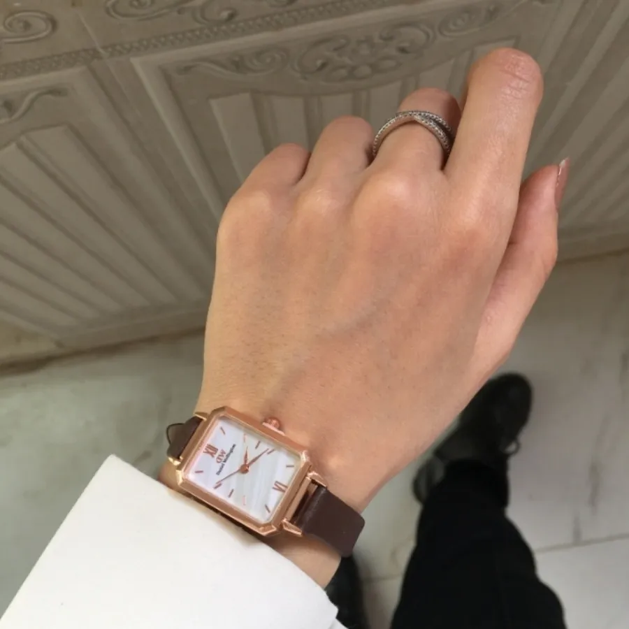 ساعت مچی زنانه چرم دنیل