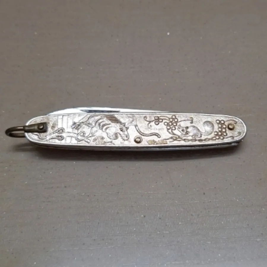 چاقویی با قدمت بیش از 60