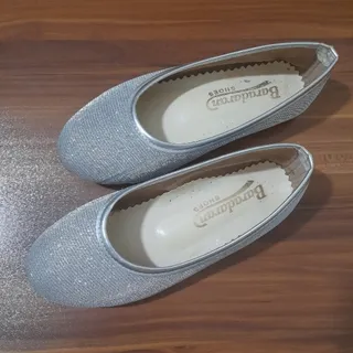 کفش رو فروشی