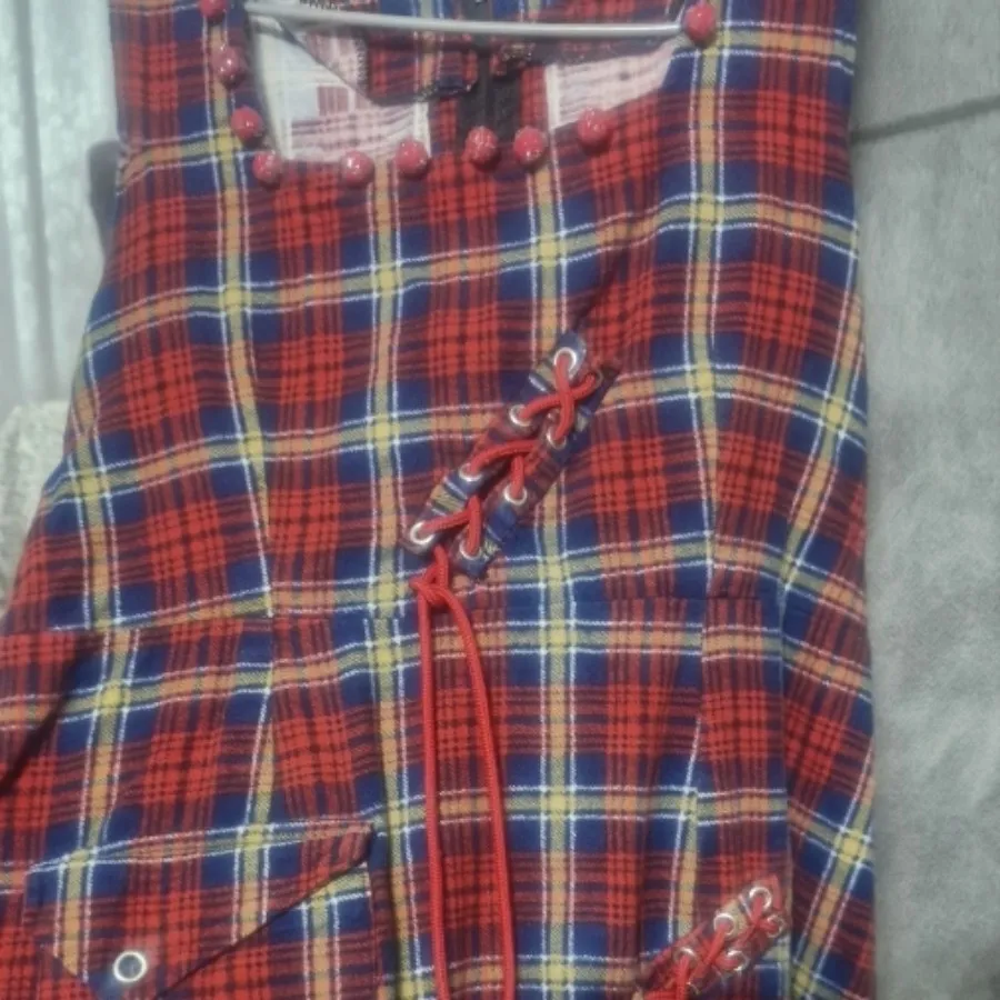 پیراهن قرمز زمستانه