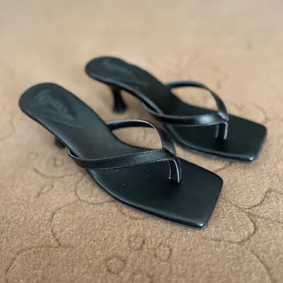 صندل مشکی لاانگشتی