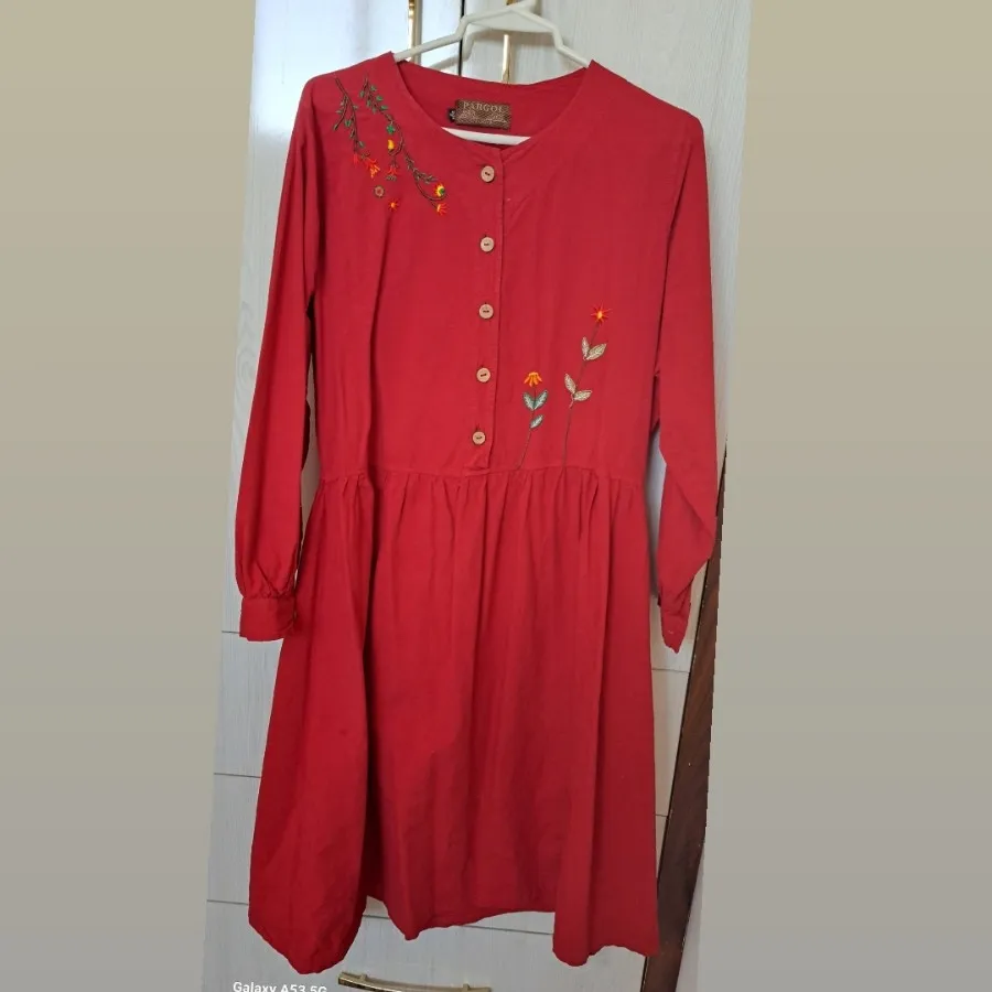 مانتوی گلدوزی شده الیاف