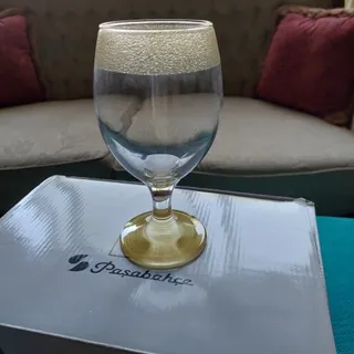 گیلاس بستنی خوری