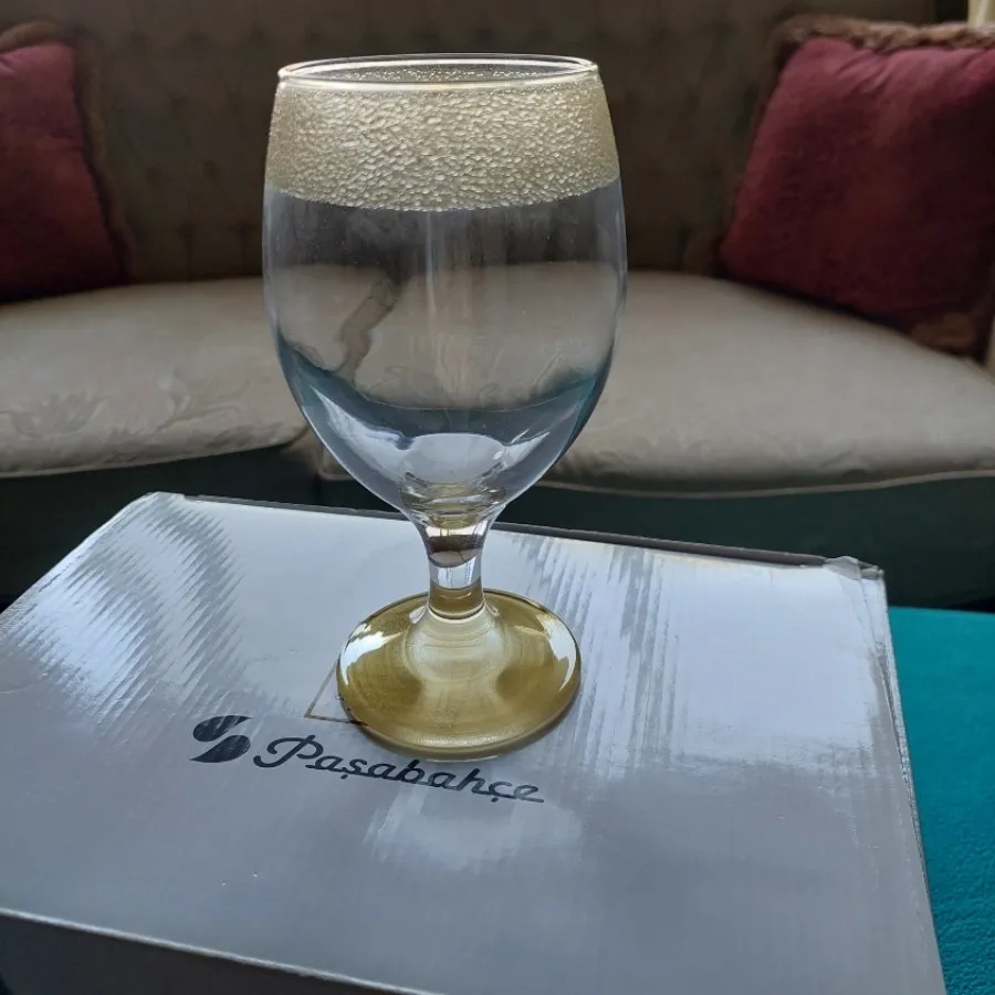 گیلاس بستنی خوری