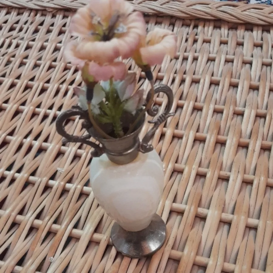 گلدان سنگی قدیمی