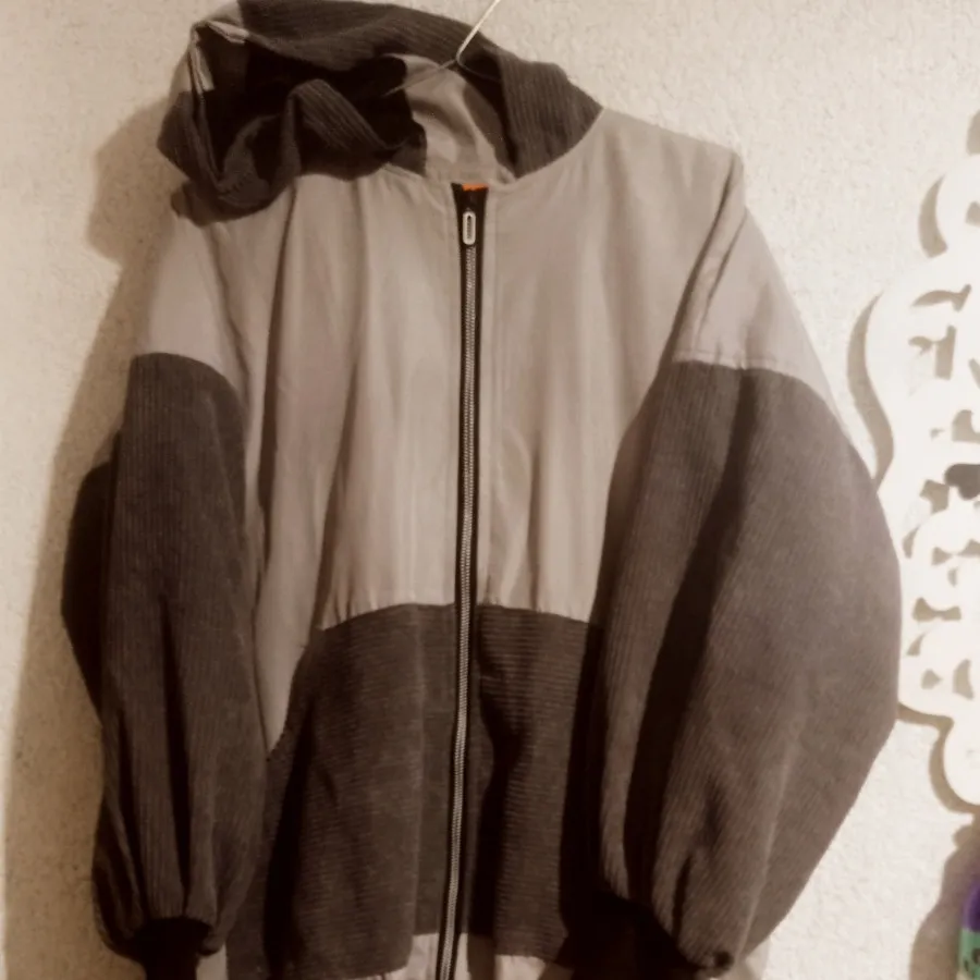 کاپشن بلند طوسی