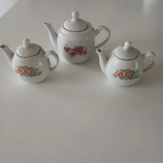 سه عدد قوری چینی