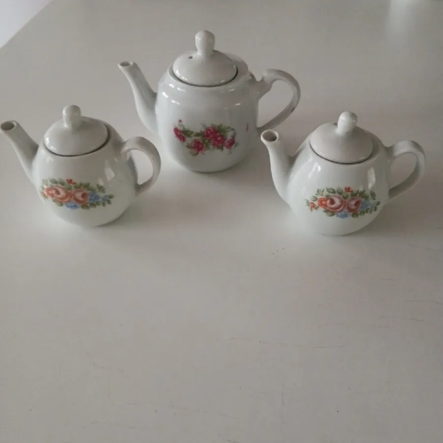 سه عدد قوری چینی