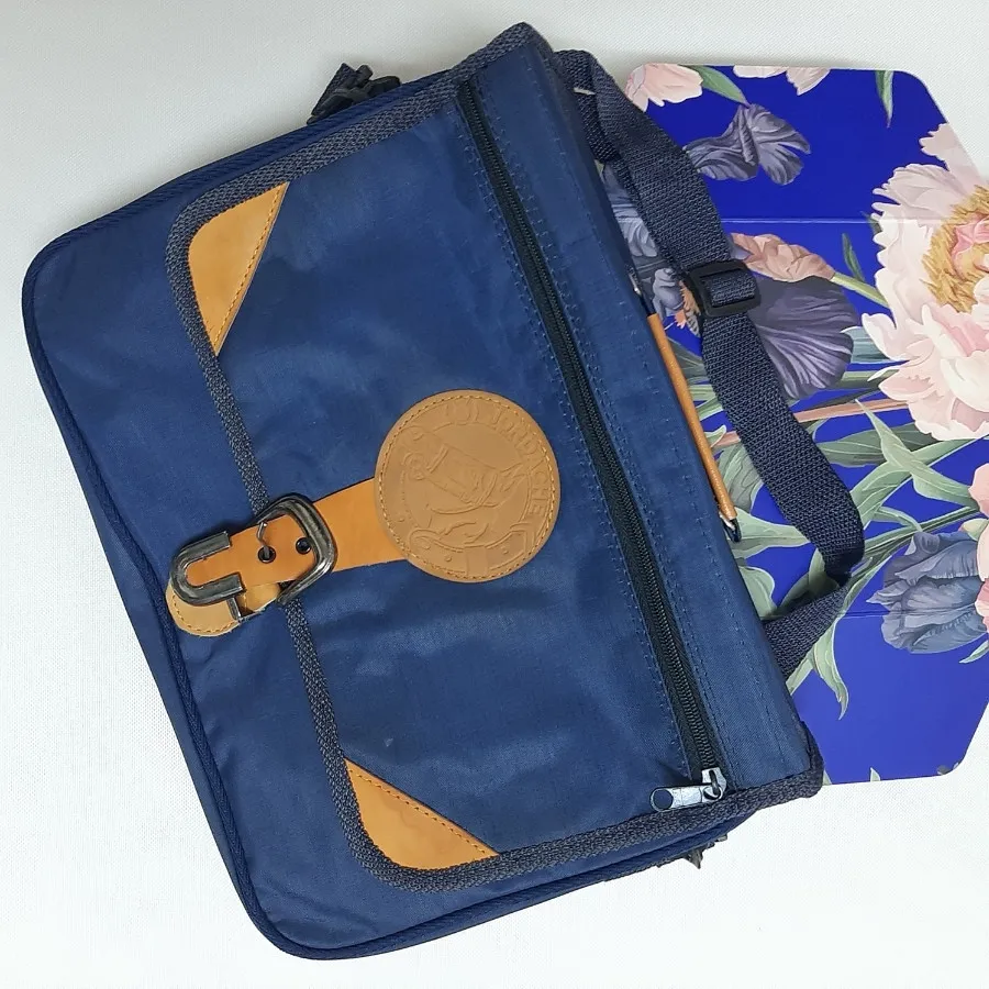 کیف رو دوشی کتابی