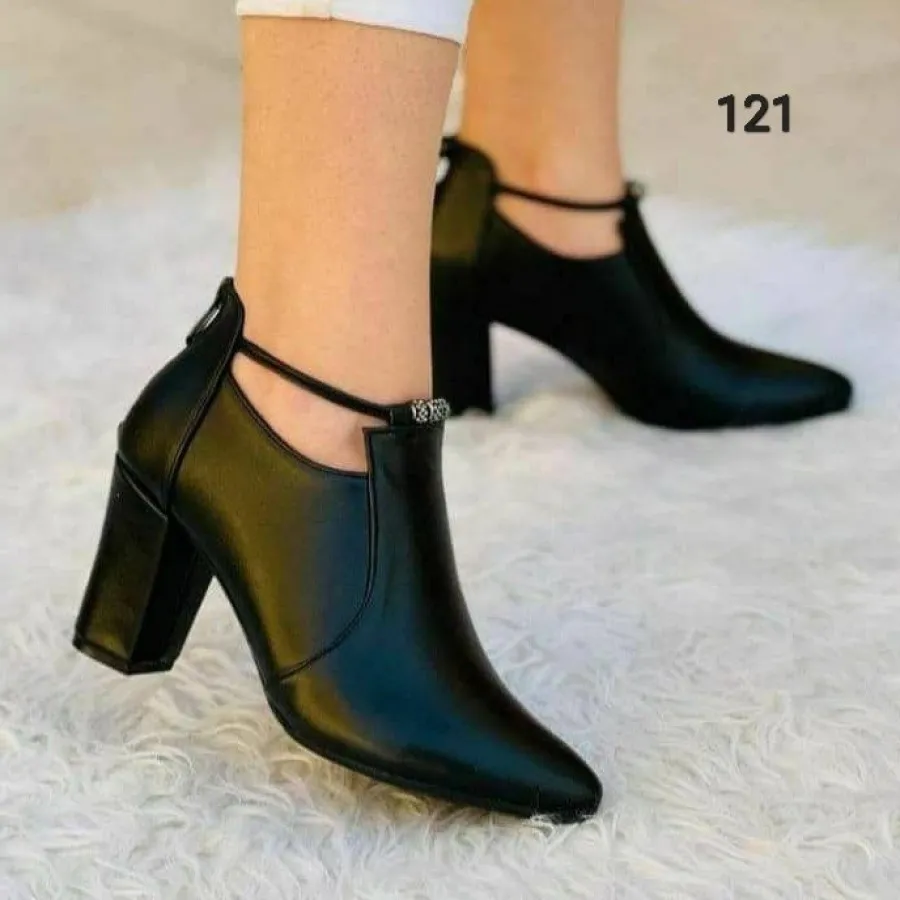 کفش پاشنه دار