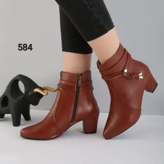 نیم بوت پاشنه دار