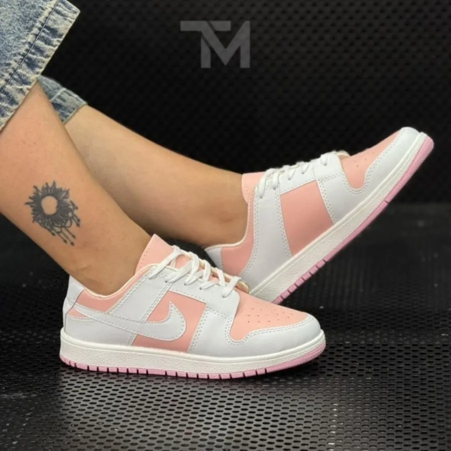 کفش کتونی نایک صورتی