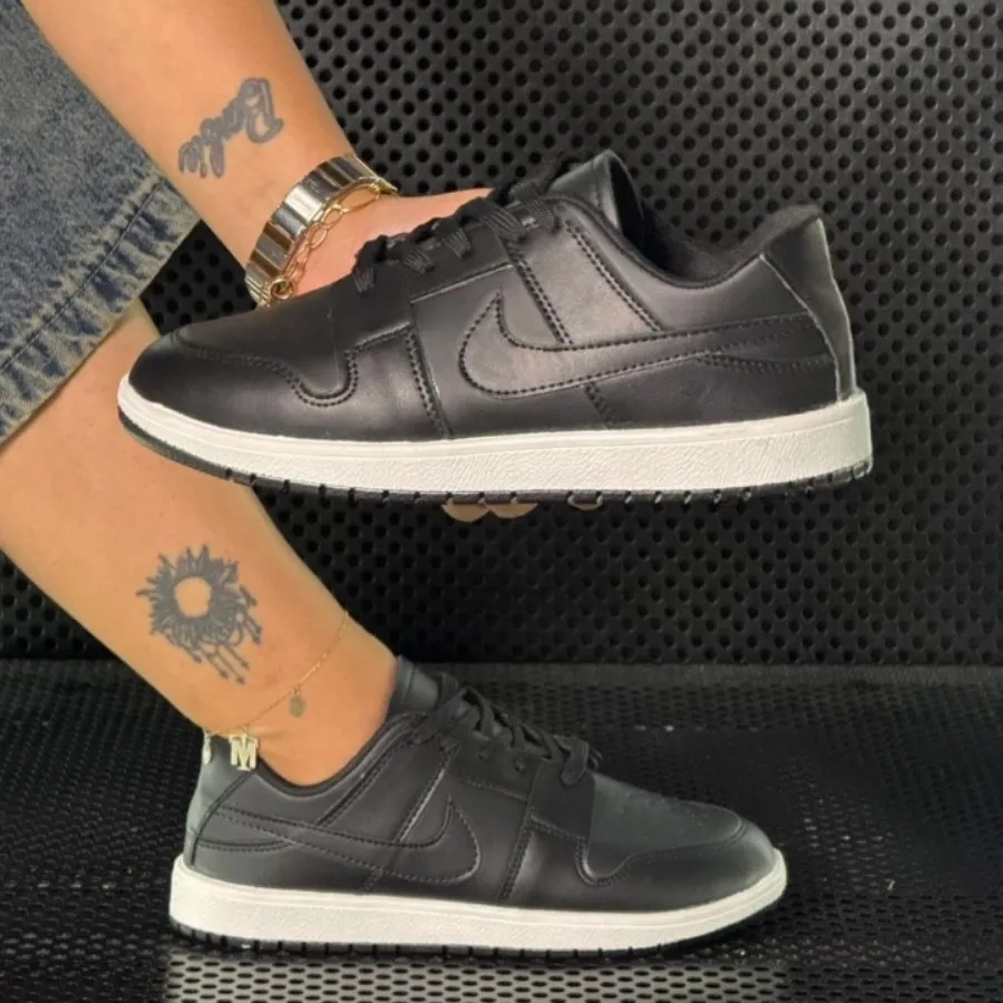 کفش کتانی نایک شیک