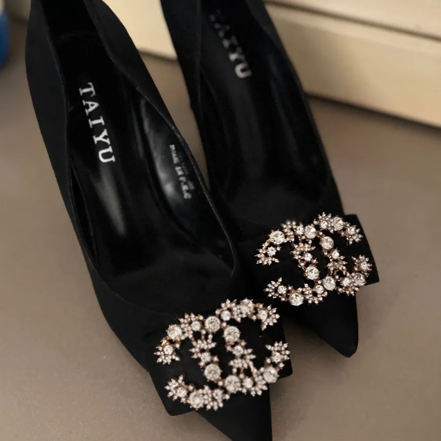 کفش پاشنه بلند شنل مخمل