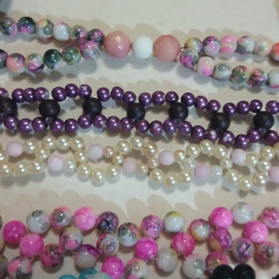 دست بند وگردن بند سنگی.