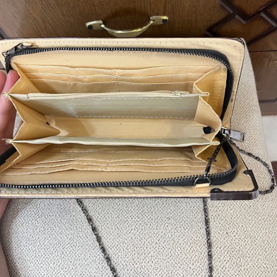 کیف پول و دستی