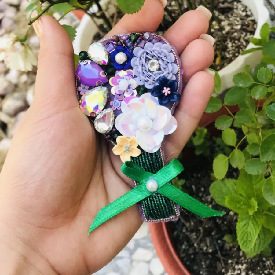 سنجاق سینه جواهردوزی