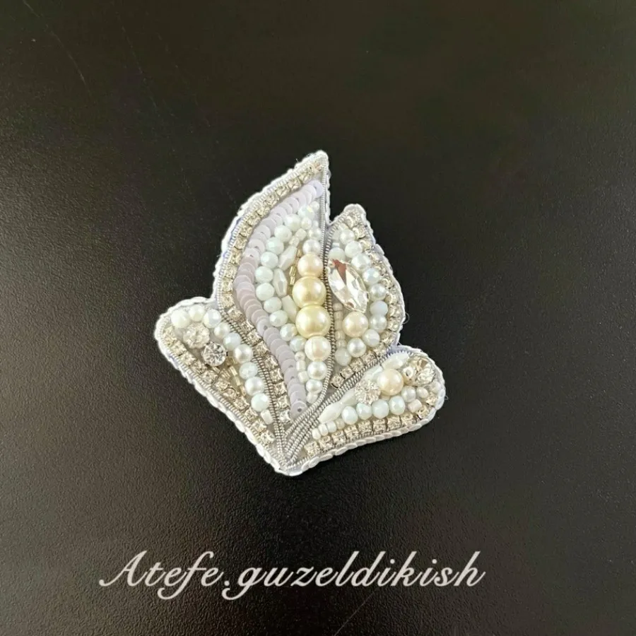 گلسینه جواهردوزی شده