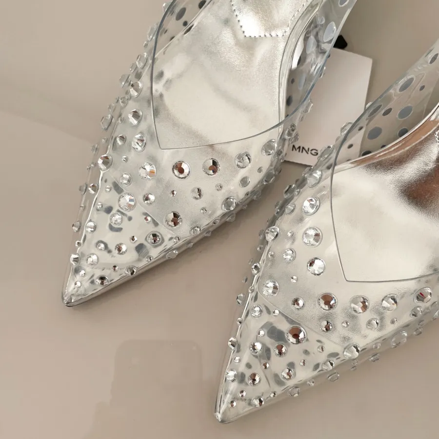 کفش پاشنه دار منگو