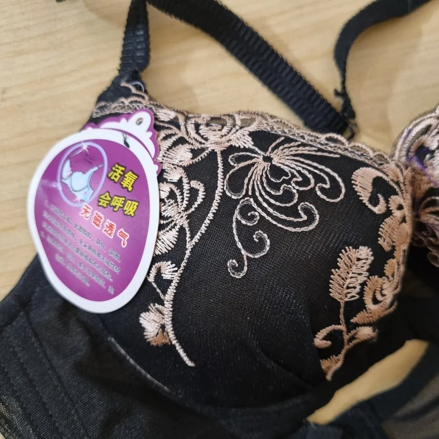 سوتین گلدوزی شده وارداتی