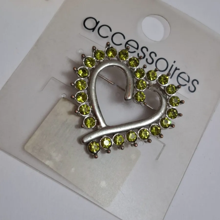 گل سینه اکسسوریز