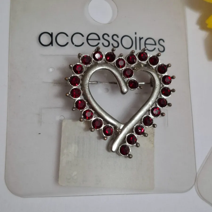 گل سینه اکسسوریز