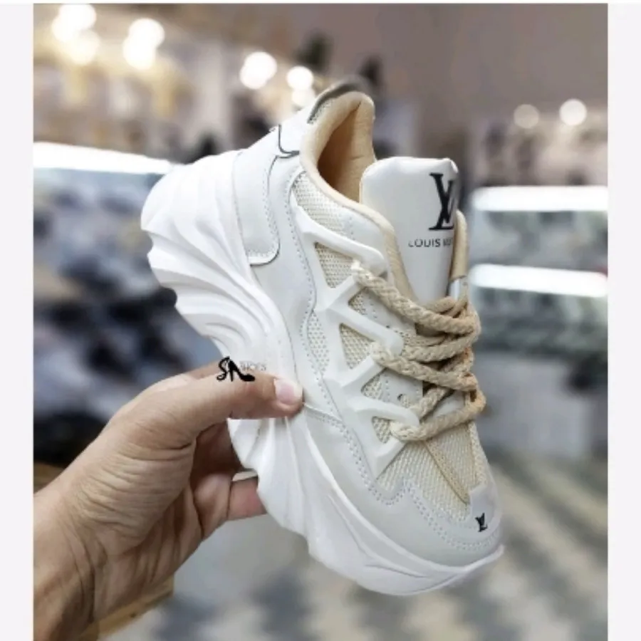 کفش کتونی  ال وی