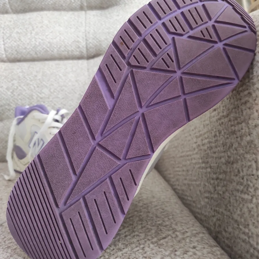 کفش اسپورت دانشجویی