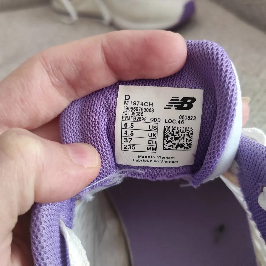 کفش اسپورت دانشجویی