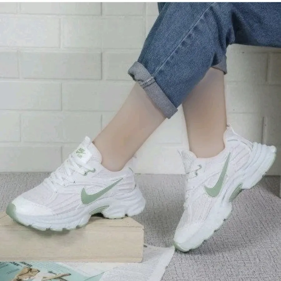 کفش کتونی جدید