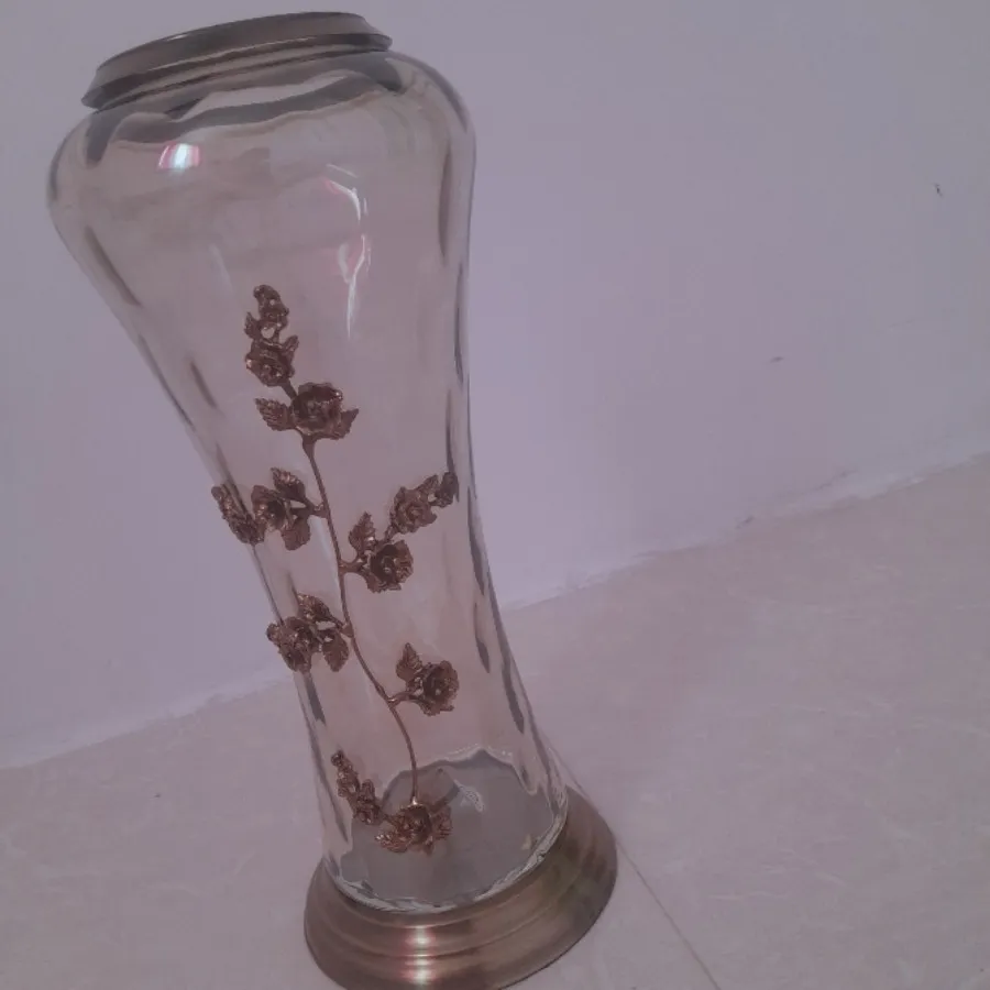 گلدان طلایی