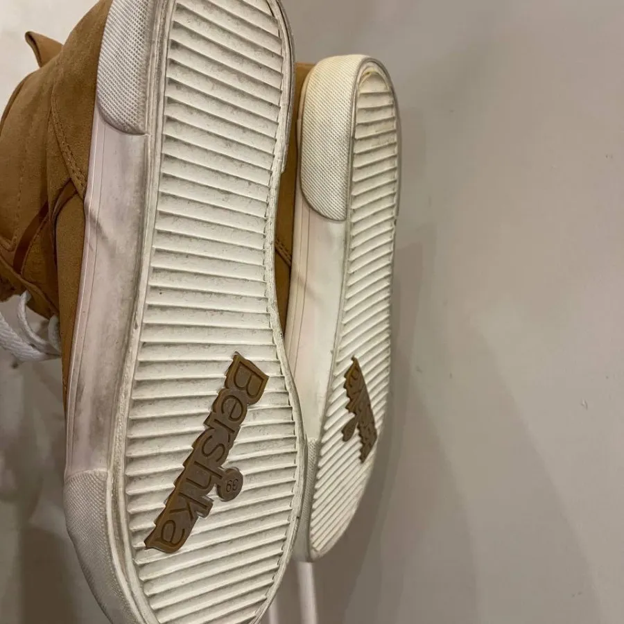 نیم‌یوت برشکا