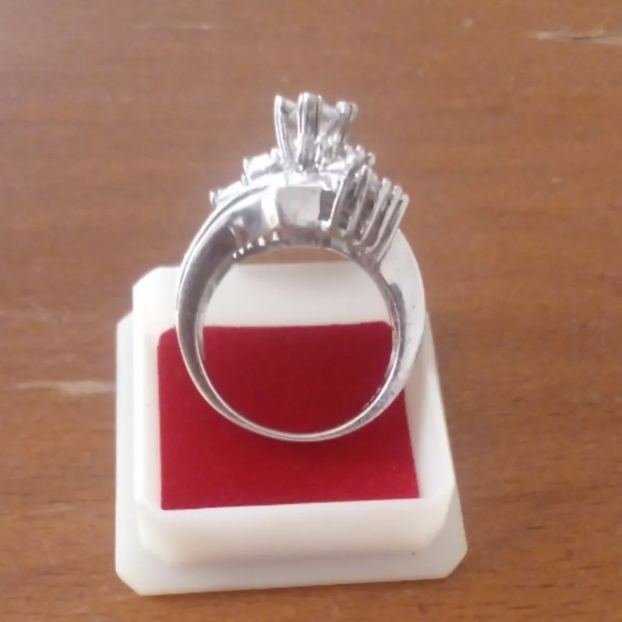 انگشتر نقره الماس نشان