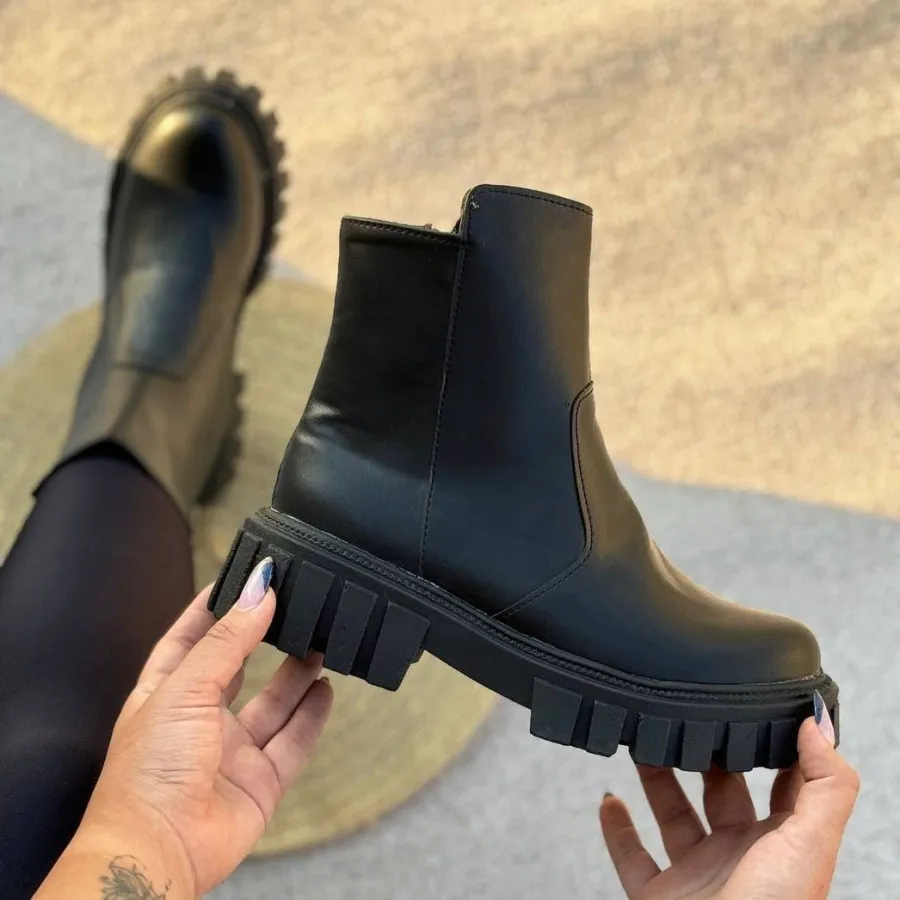 نیم بوت سارا