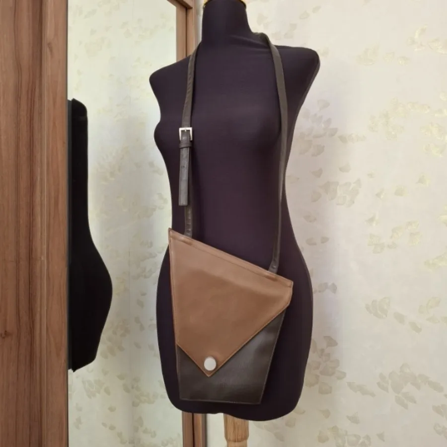 کیف چرمی مثلثی خاص