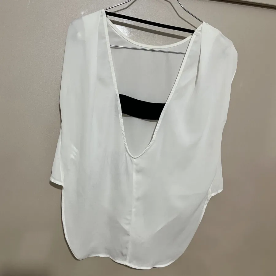 تاپ پشت باز سفید breshka